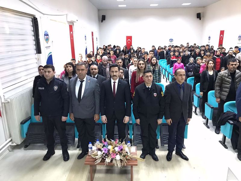 18 Mart Şehitleri Anma Günü ve Çanakkale Deniz Zaferi Programı Belediye Konferans Salonunda düzenlendi